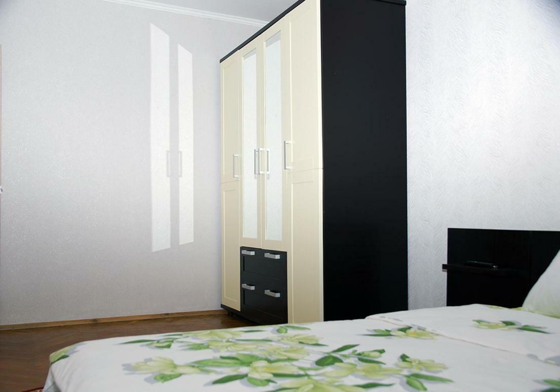 Уютная, Благоустроенная 2-Комнатная Квартира, Wifi Appartement Bobruisk Buitenkant foto